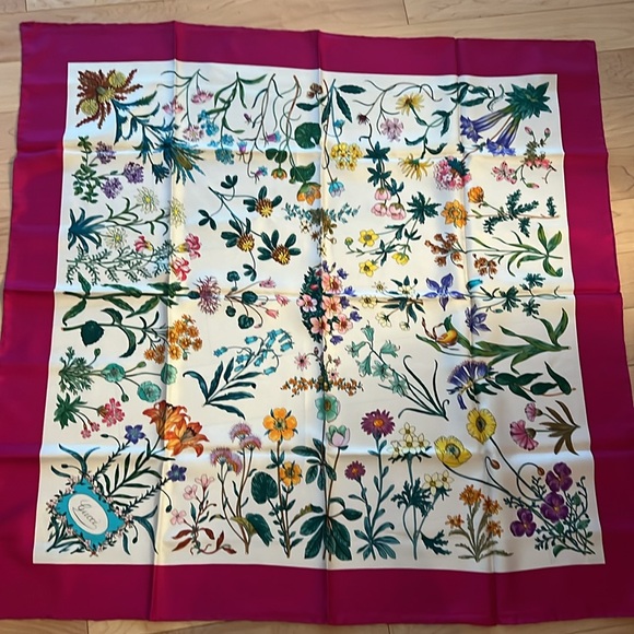 GUCCI SILK SCARF 34”x34” - Picture 4 of 11